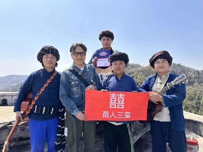 四个湘西小伙在直播间唱响苗山乡愁，“原生态”演绎原创歌曲获网友打赏支持