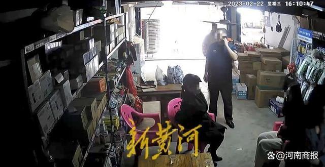 广西灵山高二女生被体育老师猥亵？女生家属：对方曾拿钱私了 警方：证据不足，不予处罚