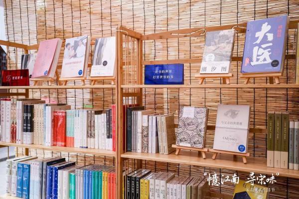 朵云书院、南村映雪、复旦旧书店……在杭州逛公园，竟然逛到了15家上海书店