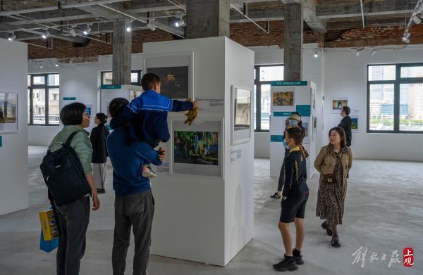 世界地球日：百幅顶级野生生物影像作品亮相黄浦江畔