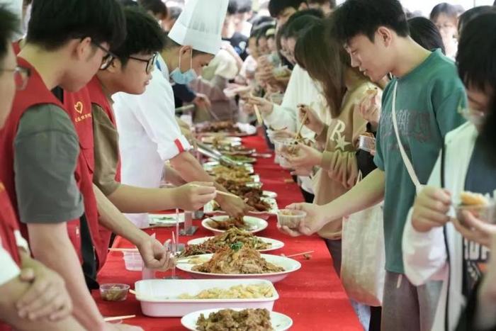 浙江高校美食也开始卷了！网友：毕业还能来吃吗