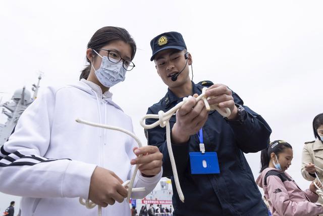 人民海军成立74周年｜多图直击海军舰艇开放活动