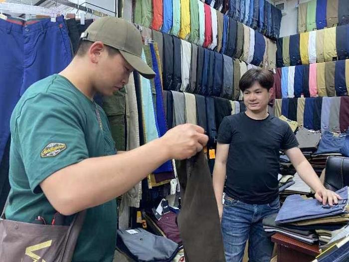 广交天下客！百余名蒙古国客商走进广州流花服装批发市场