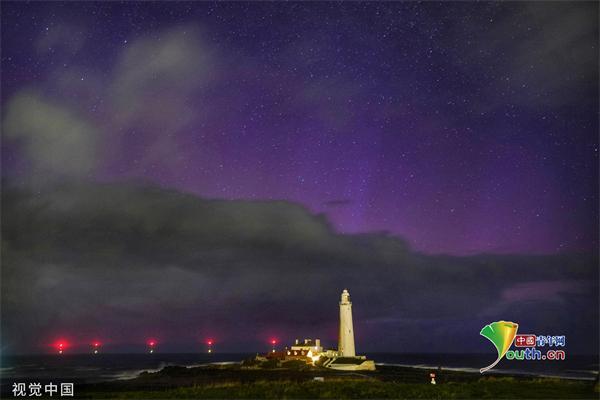 英国惠特利湾极光铺满夜空