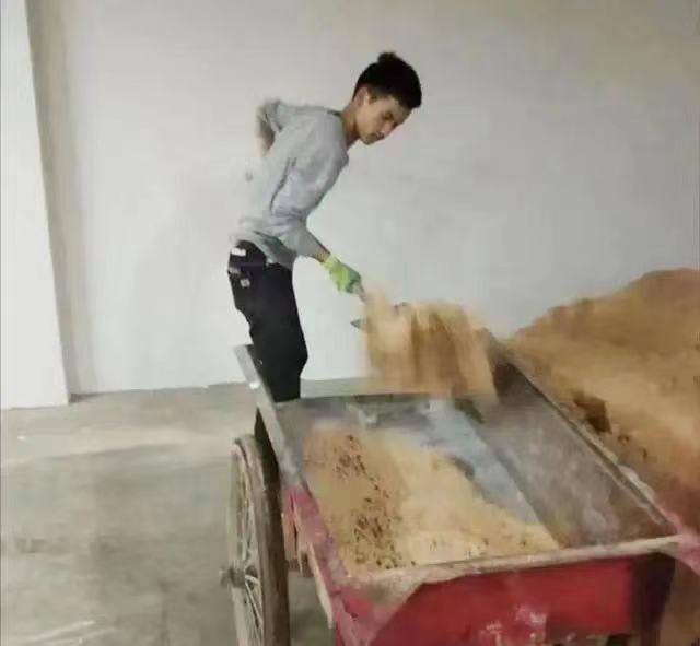 工地搬砖时被清华录取的林万东被云南省录用为选调生 母亲：当年搬砖打工的项目方资助了孩子读书