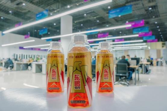东鹏饮料首批产品交付亚运主场馆“大莲花”，为赛事筹备保驾护航