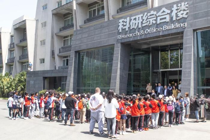 聚焦丨北京二十一世纪国际学校师生参访华神科技