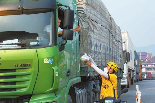 “我们这里送外卖，地址是车牌号”