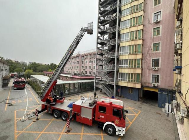 北京多部门联合对正阳门城楼、汇文中学等施工现场进行消防安全检查