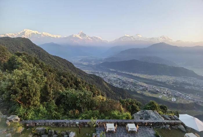 今春登山季，在尼泊尔获得攀登珠峰许可的中国登山者激增，超越美国居首位