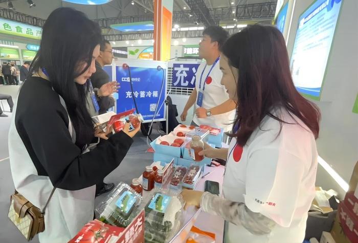 一颗大™亮相第二届中国（安徽）科技创新成果转化交易会，“高素质蔬菜”引热议