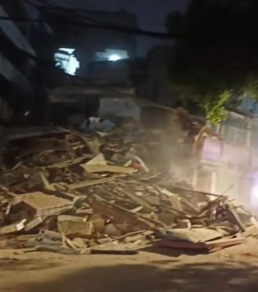 江西景德镇一民房坍塌致2人死亡，附近商户：我们都是自建房，正考虑退租，不敢住了