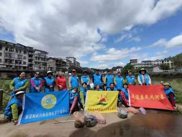 通道县：开展河道保洁 以优良生态环境助力营造良好营商环境