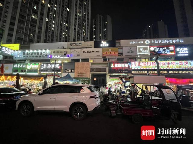 乐山网红商业街被投诉追踪：业委会和物业发文限期搬迁，但夜市依旧