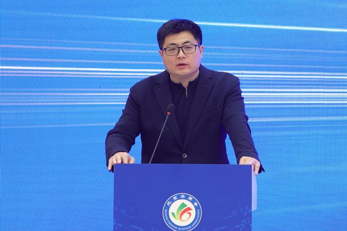 沈寓实博士作为副会长代表做主题发言