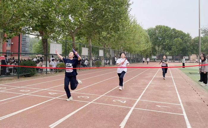 廊坊市第一实验中学举行第七届田径运动会