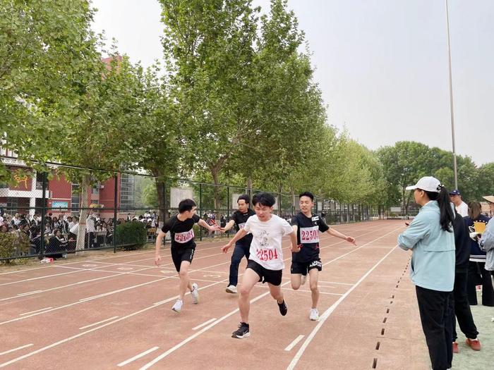 廊坊市第一实验中学举行第七届田径运动会