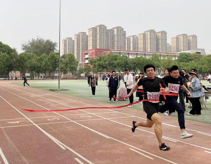 廊坊市第一实验中学举行第七届田径运动会