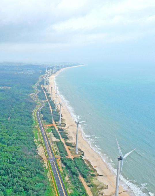 海南环岛旅游公路文昌木兰湾段路面基本完工 交通线蜕变风景线