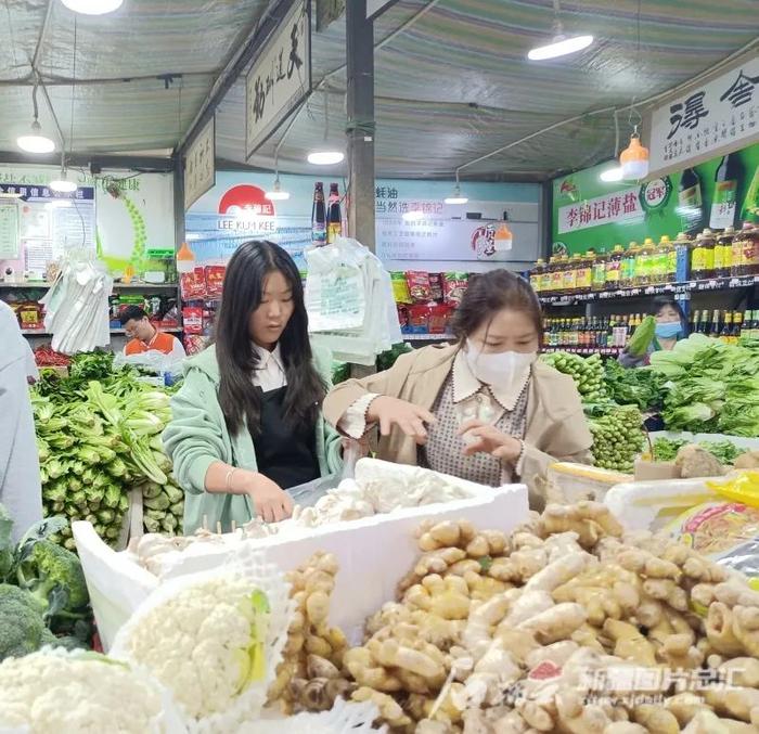 增加商品种类 推出优惠价 乌鲁木齐节日市场红红火火