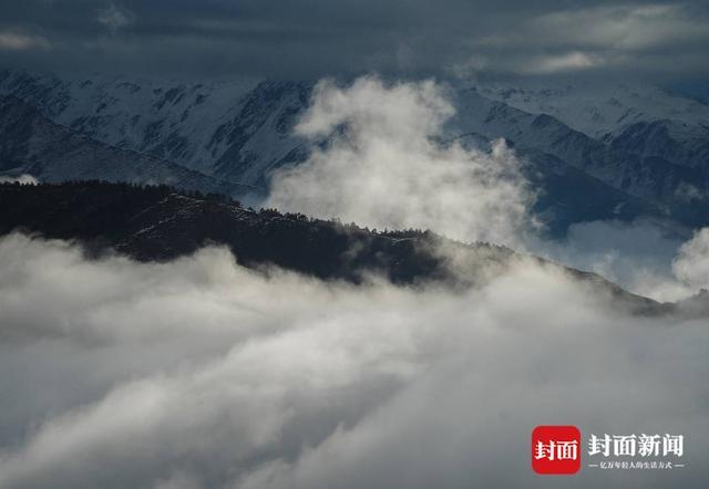 图集｜雨后初晴 云海蒸腾夹金山