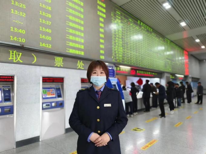 呼和浩特市迎来五一假期返程客流高峰