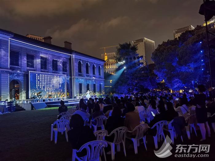 点燃户外文旅新消费 演艺大世界“公园里的莎士比亚”首秀外滩源