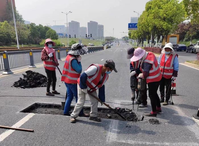 合肥高新区：修复道路“伤疤”，扮靓城市“颜值”