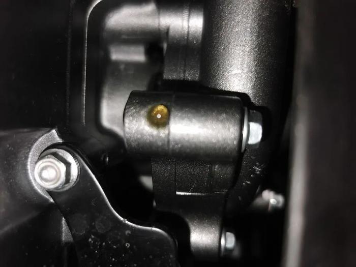 消费者投诉：新买的贝纳利摩托车一年时间更换两次发动机 修理多次仍漏油