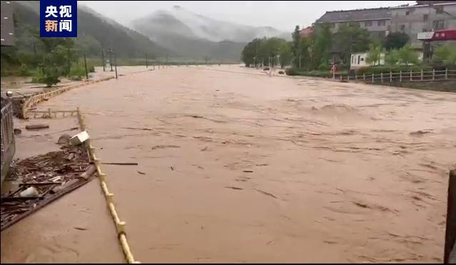 江西多地遭遇特大暴雨，一河堤溃口！最新消息→