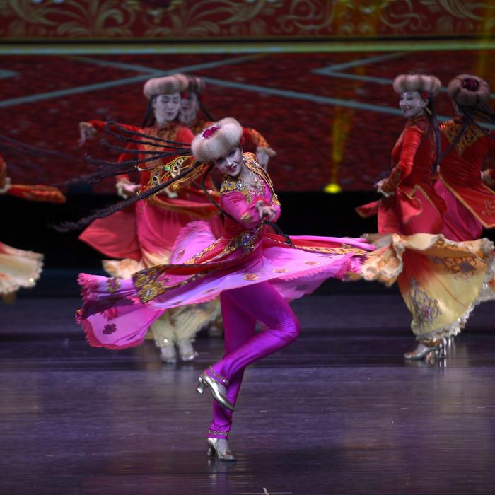 大型音舞诗画《掀起你的盖头来——新疆是个好地方》广东站火热开演