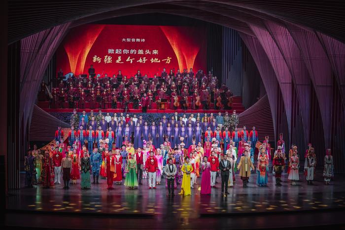 大型音舞诗画《掀起你的盖头来——新疆是个好地方》广东站火热开演