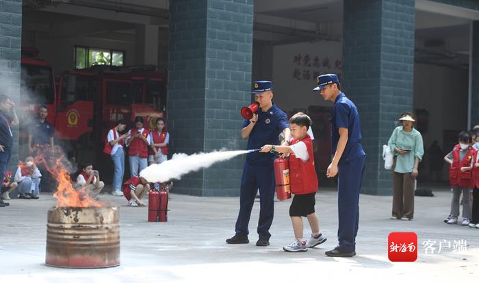 2023年南国小记者三亚俱乐部研学活动启幕 30名小记者变身小消防员