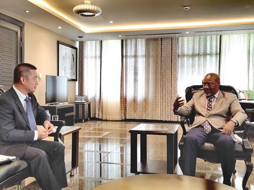 驻卢旺达大使王雪坤拜会卢爱国阵线总书记加萨马格拉