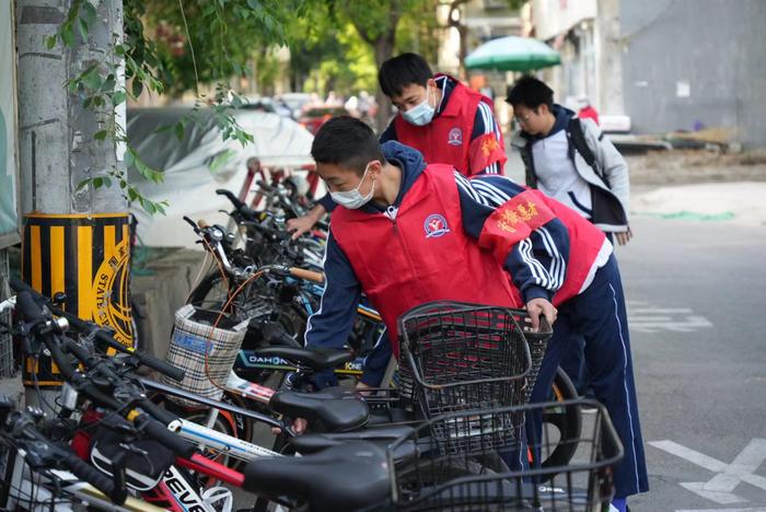 “今日我当班”北京市文汇中学初一学生体验劳动之乐，感恩生活之美