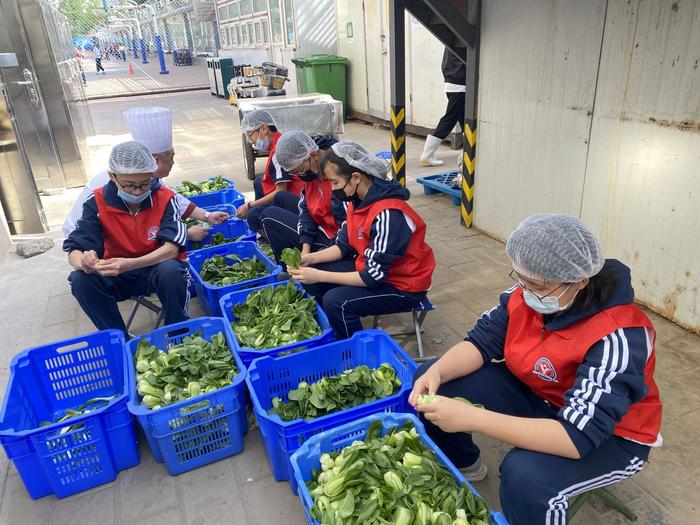 “今日我当班”北京市文汇中学初一学生体验劳动之乐，感恩生活之美