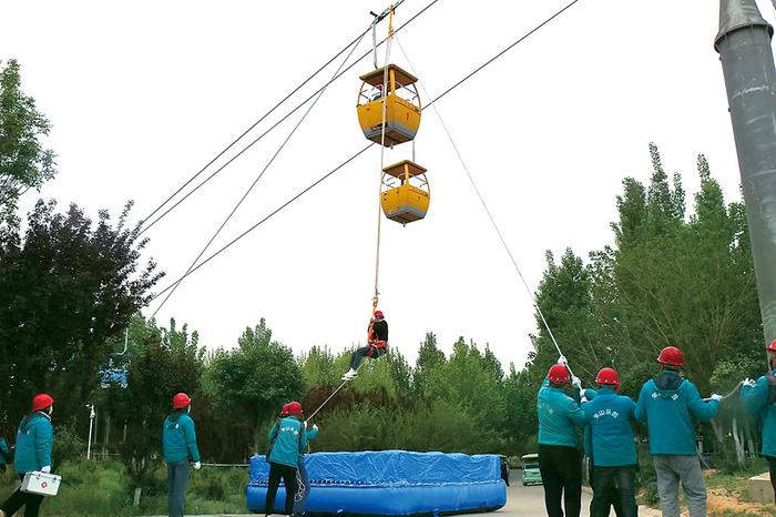 河北省邯郸市市场监管局在永年区朱山石刻文化公园举行旅游景区特种设备应急救援演练活动