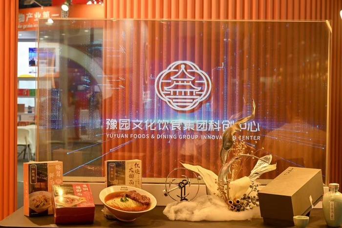 南翔馒头店“自热锅”小笼、非遗“豫园灯会”，沪上知名老字号亮相中国品牌日