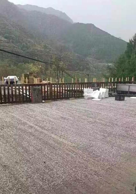 一键天黑，瓢泼大雨！部分地区冰雹“到货”，北京连发三预警