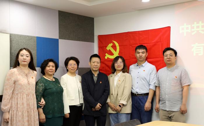 飞诺门阵党支部成立合影