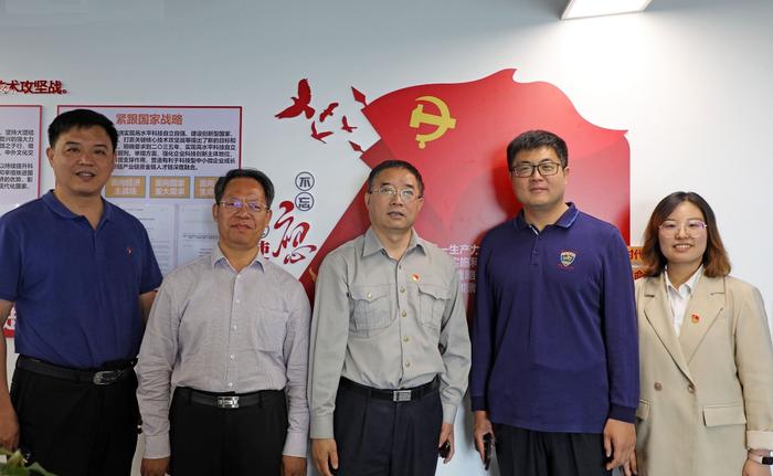 吕仕杰部长与王报换院长一行考察飞诺