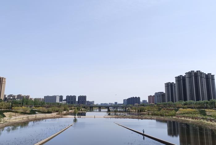 内蒙古晴好风大 明起多地气温30℃＋