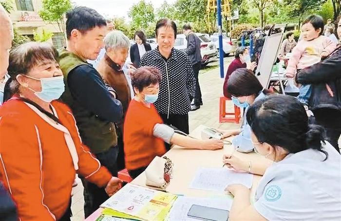 灞桥区各社区卫生服务机构组建医疗团队进社区入乡村 为65岁及以上老年人免费体检