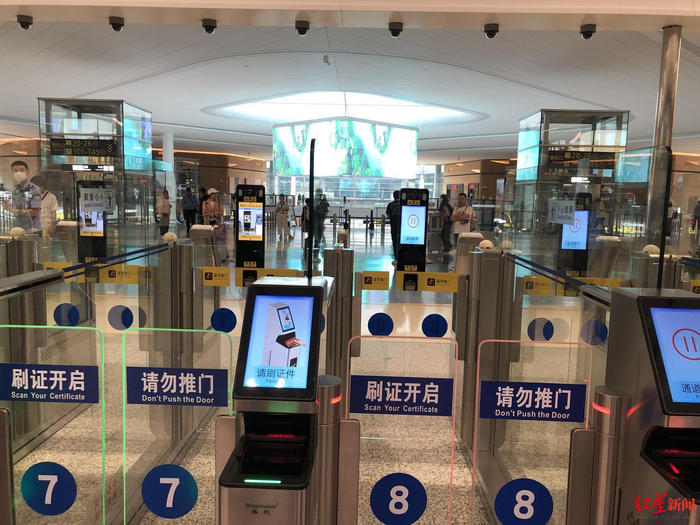 ▲成都天府国际机场口岸边检快捷通道