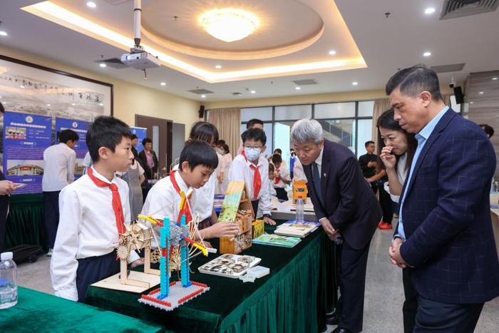 走进三大实验室 UP主带你寻科学宝藏！——深圳先进院举办第十三届公众科学日