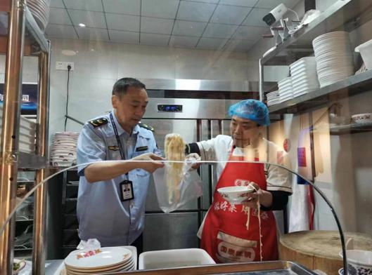 重庆市璧山区市场监管局开展火锅类餐饮食品专项整治行动