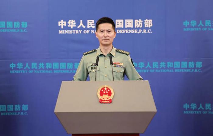 5月16日下午,国防部新闻发言人谭克非大校就近期涉军问题答记者问。吕哲 摄