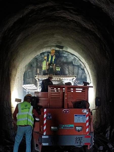 三峡枢纽江南成品油翻坝项目全线首座千米级隧道贯通