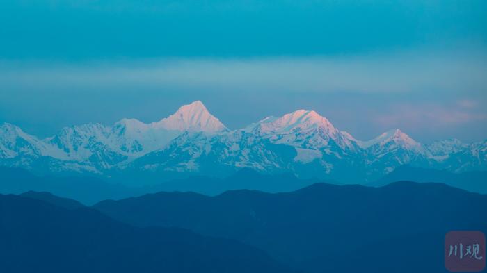 看雪山、赏杜鹃、珙桐花  初夏的瓦屋山风景独美