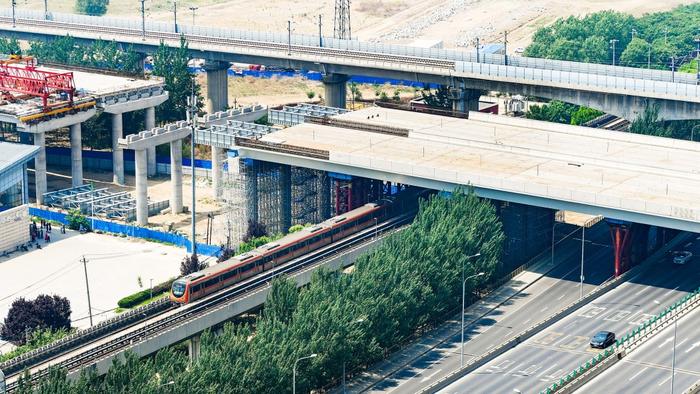 京雄高速成功上跨京良路地铁房山线